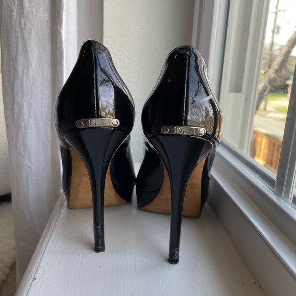 DIOR black patent pumps. Slight wear, but cannot see when on. Size 38.5 - Picture 4 of 10